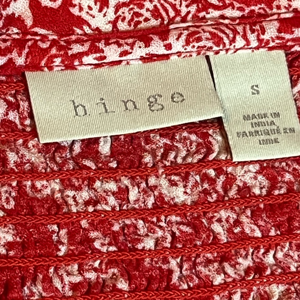 Hinge Women’s Red Scarlet Floral Garden V-Neck Smocked Top – Size Small NWOT - Picture 4 of 7